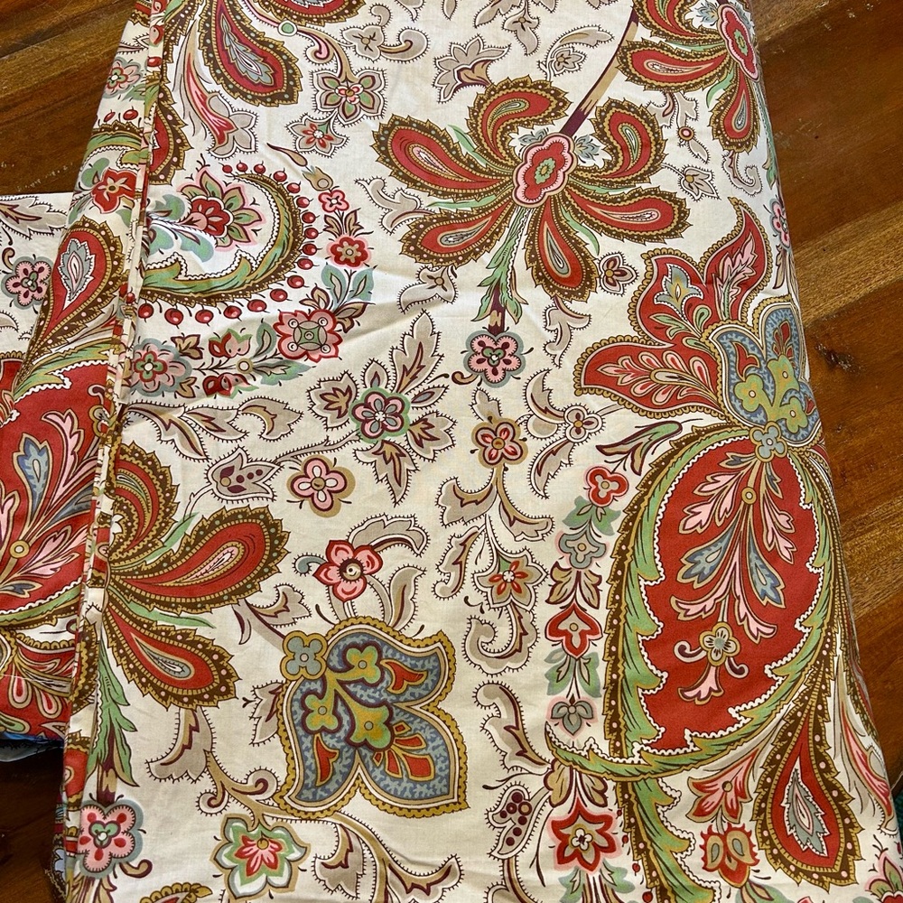 Pottery Barn Red and Green Paisley Duvet Cover/ 1 HUGE sham